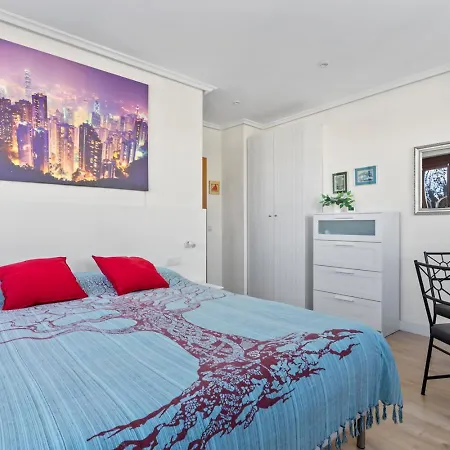 Aptosan Anton Frente Al Puerto De *