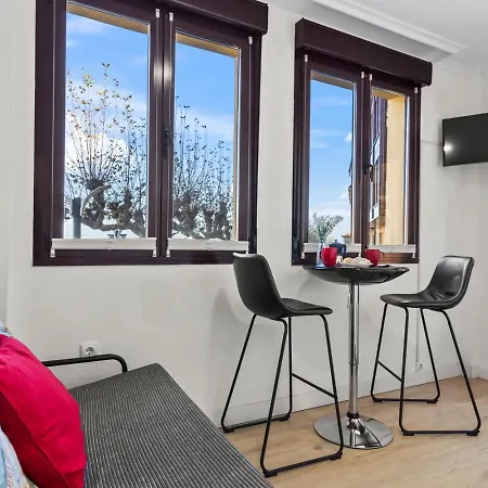 Aptosan Anton Frente Al Puerto De Llanes