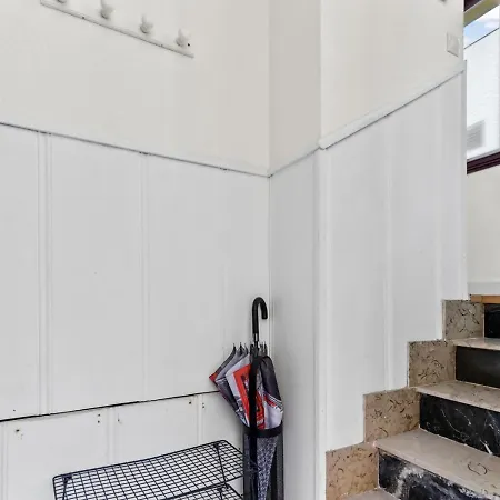 Aptosan Anton Frente Al Puerto De * Llanes